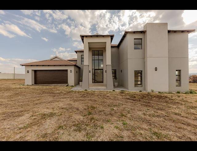 4 BEDROOM HOUSE FOR SALE IN LANSERIA